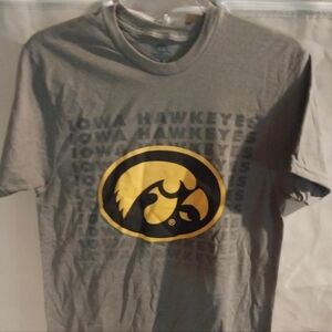 Rivalry Threads Size M Iowa Hawkeye